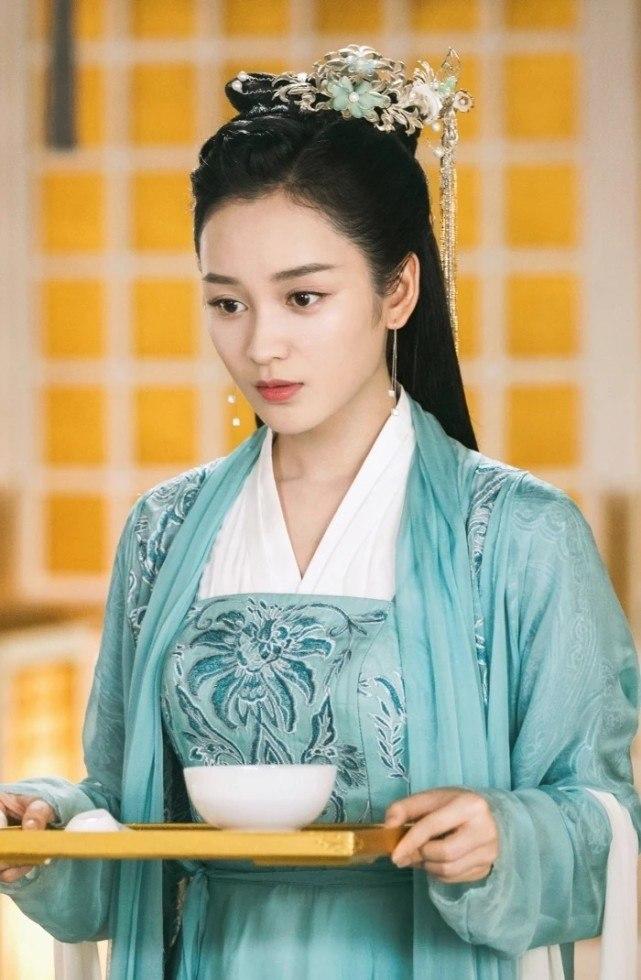 王一菲最新时尚照片，潮流诠释的魅力风采