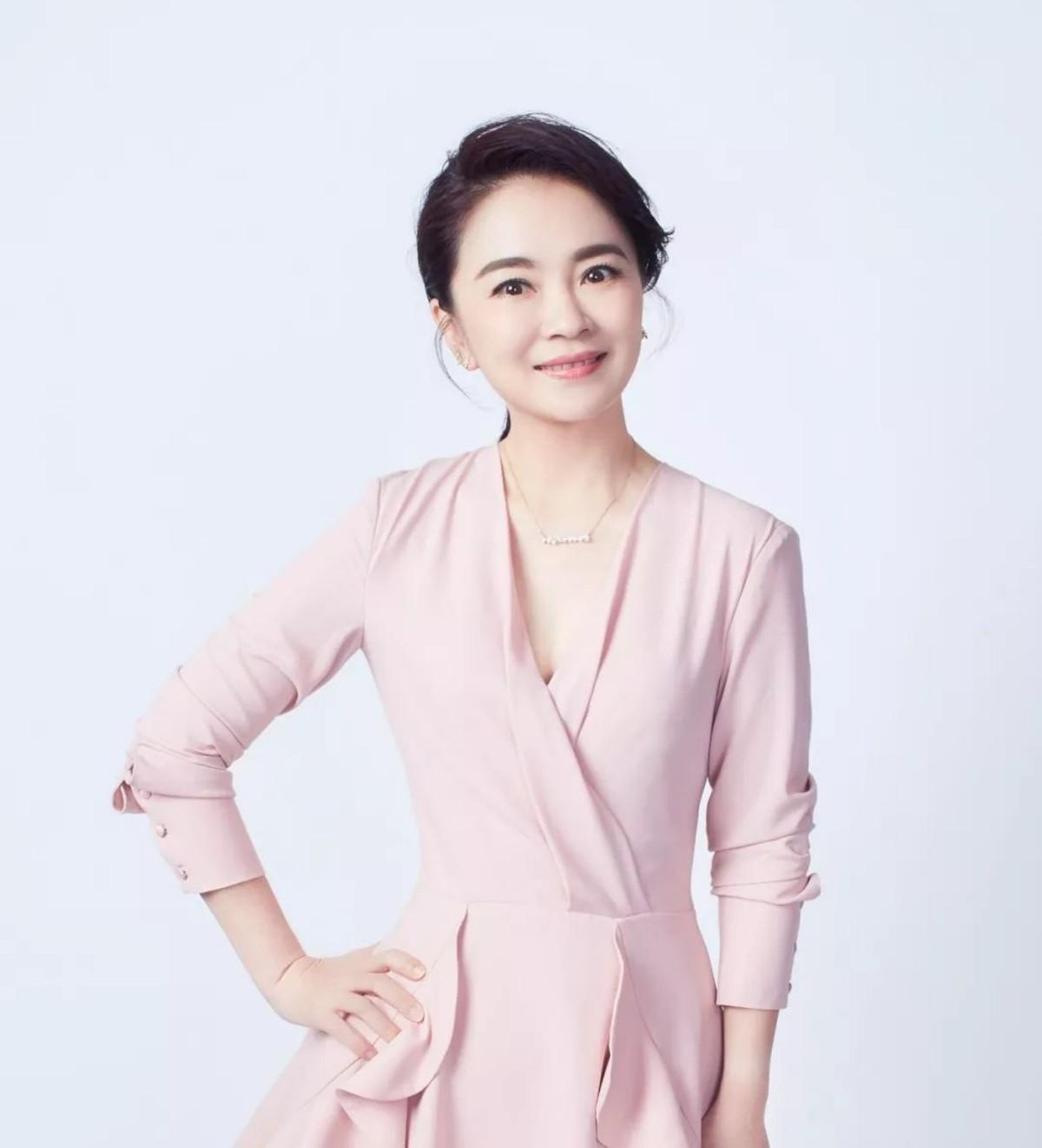 央视中央电视台，时代的传声者角色