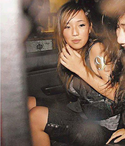 乱港明星小巷探秘，隐秘美食的诱惑