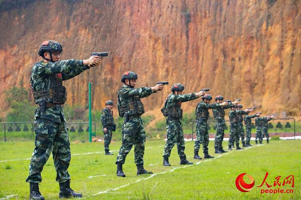 实弹射击比赛，技艺与勇气的巅峰对决